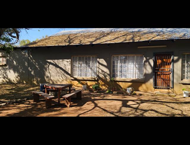 4.10HA SMALLHOLDING FOR SALE IN RENOSTERFONTEIN AH